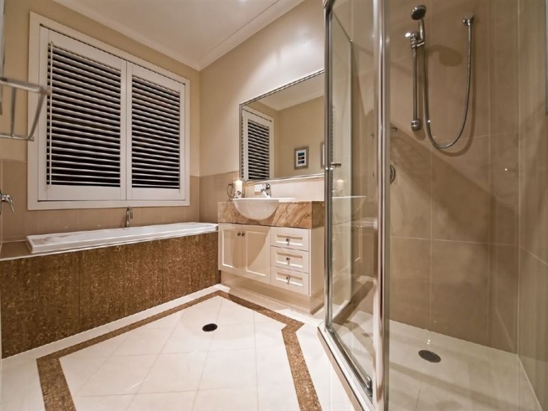 5065 Emerald Island Drive, Carrara QLD 4211