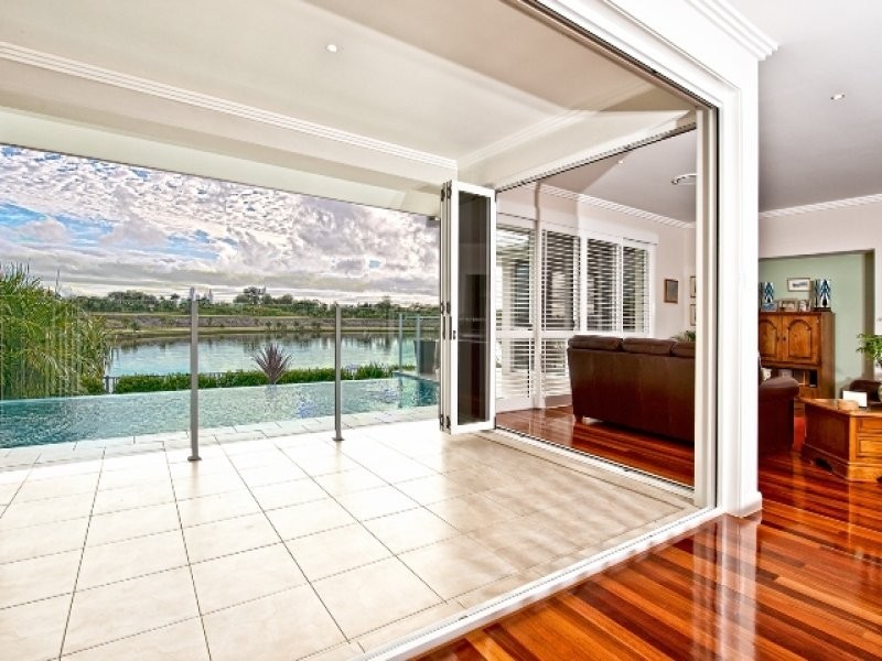 5065 Emerald Island Drive, Carrara QLD 4211