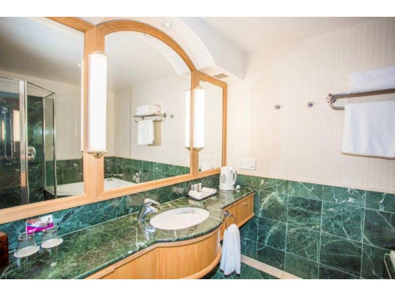 319.320/2801 Gold Coast Hwy, Surfers Paradise QLD 4217