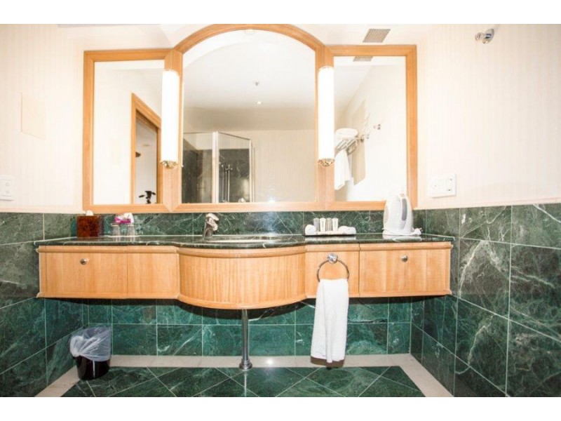 319.320/2801 Gold Coast Hwy, Surfers Paradise QLD 4217