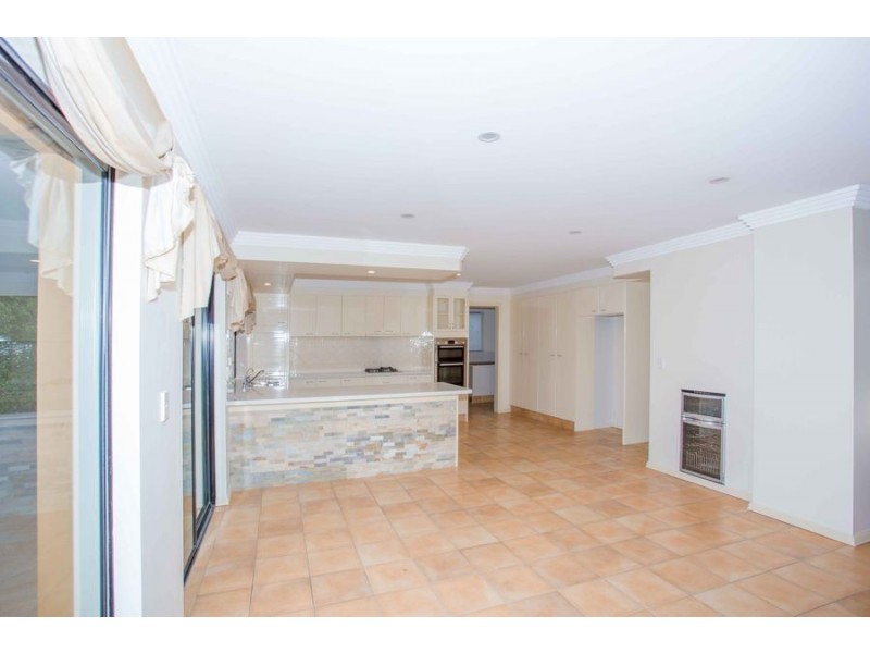 17 Donegal Crescent, Sorrento QLD 4217