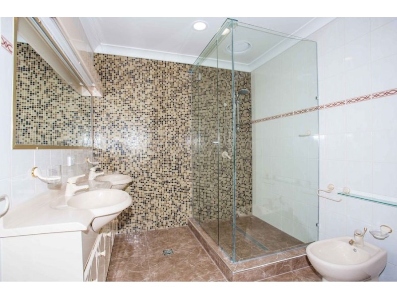 17 Donegal Crescent, Sorrento QLD 4217