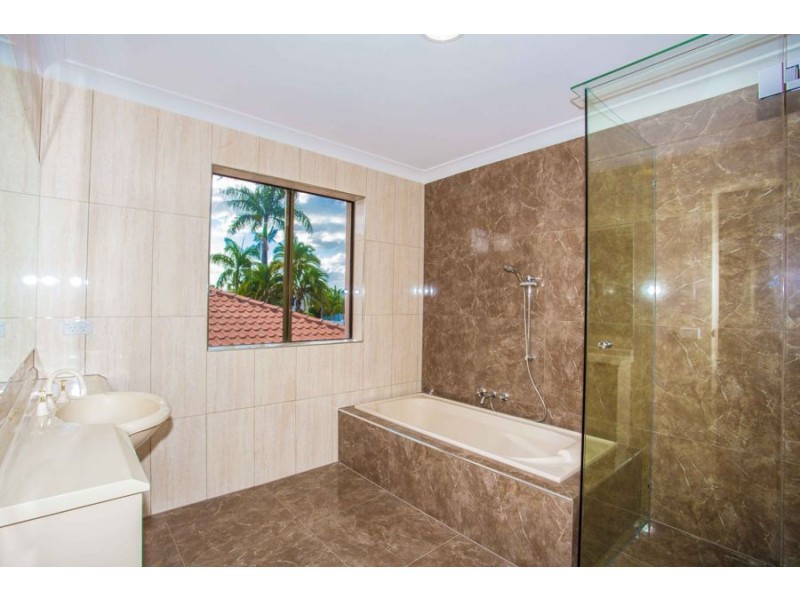 17 Donegal Crescent, Sorrento QLD 4217