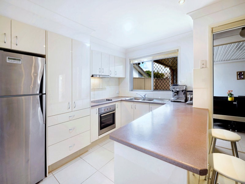 2/3 Liam Court, Labrador QLD 4215