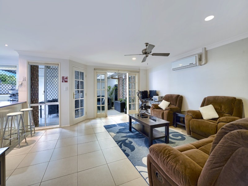 2/3 Liam Court, Labrador QLD 4215