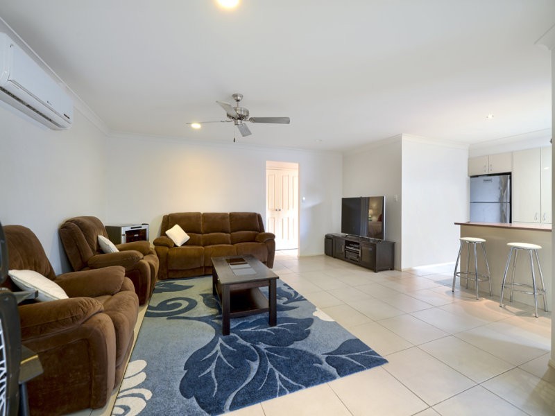 2/3 Liam Court, Labrador QLD 4215