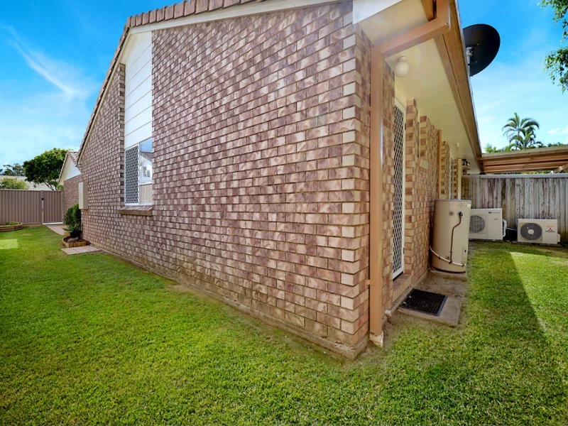 2/3 Liam Court, Labrador QLD 4215