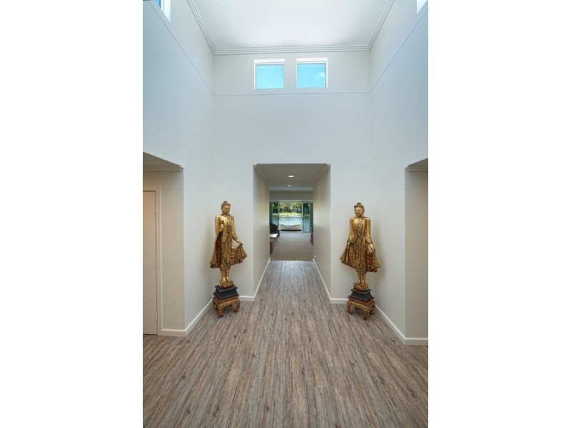 94 Cabana Bvd, Benowa Waters QLD 4217