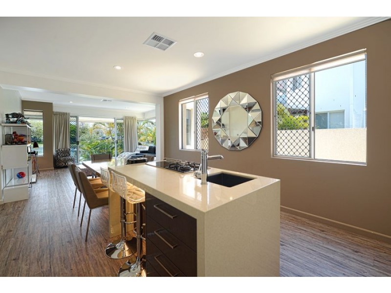 94 Cabana Bvd, Benowa Waters QLD 4217