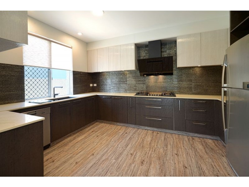 94 Cabana Bvd, Benowa Waters QLD 4217