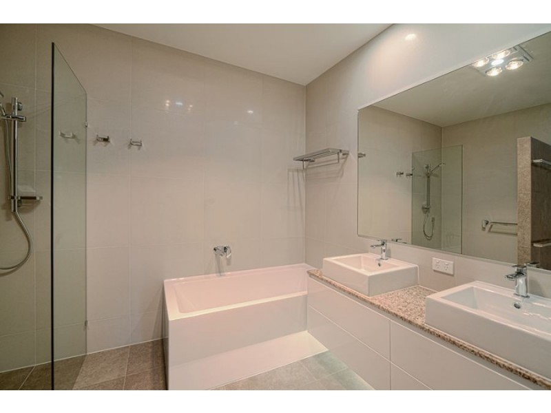 94 Cabana Bvd, Benowa Waters QLD 4217