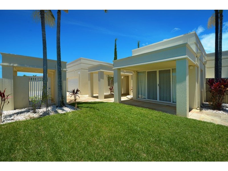 94 Cabana Bvd, Benowa Waters QLD 4217