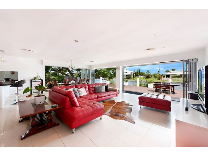 41 Allambi Avenue, Broadbeach Waters QLD 4218