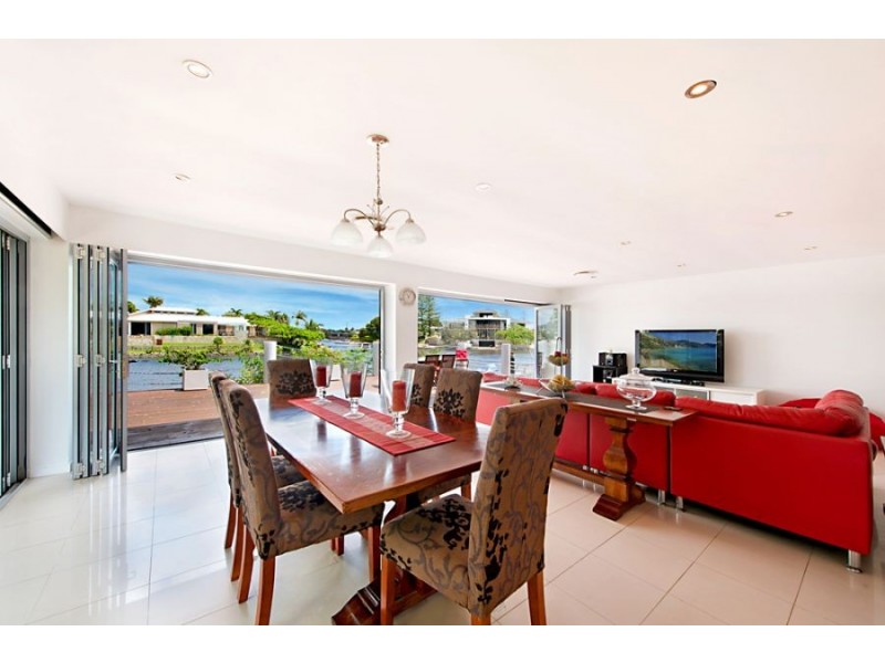 41 Allambi Avenue, Broadbeach Waters QLD 4218