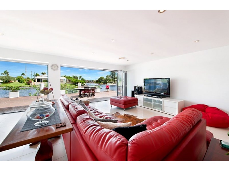 41 Allambi Avenue, Broadbeach Waters QLD 4218