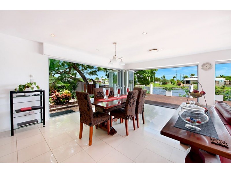 41 Allambi Avenue, Broadbeach Waters QLD 4218