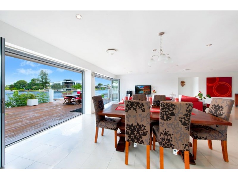 41 Allambi Avenue, Broadbeach Waters QLD 4218