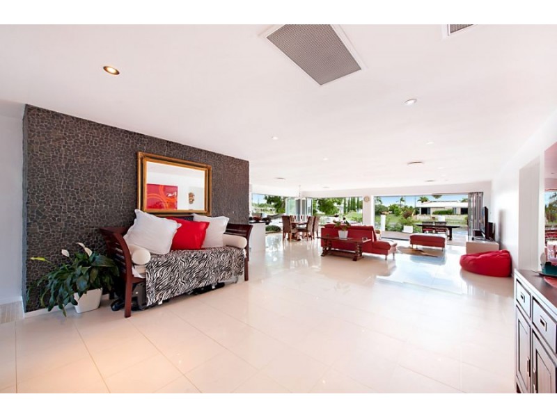 41 Allambi Avenue, Broadbeach Waters QLD 4218