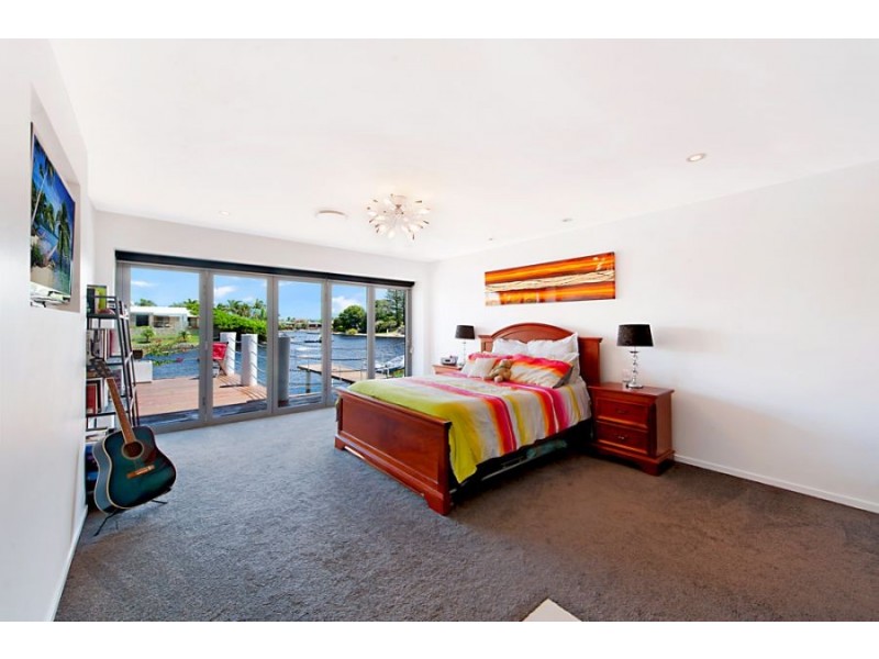 41 Allambi Avenue, Broadbeach Waters QLD 4218