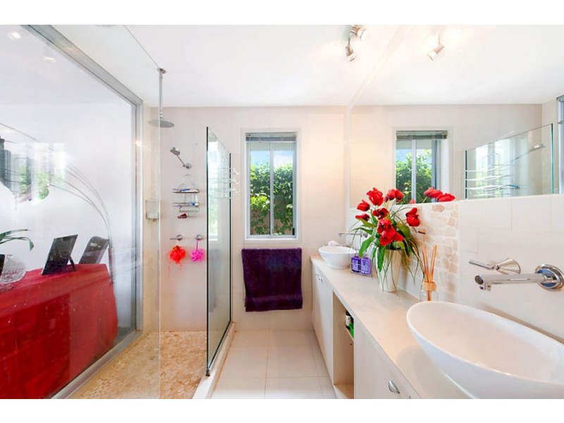 41 Allambi Avenue, Broadbeach Waters QLD 4218