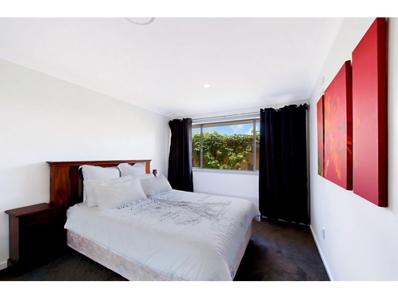 41 Allambi Avenue, Broadbeach Waters QLD 4218