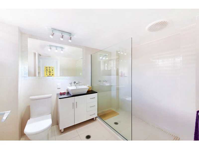 41 Allambi Avenue, Broadbeach Waters QLD 4218