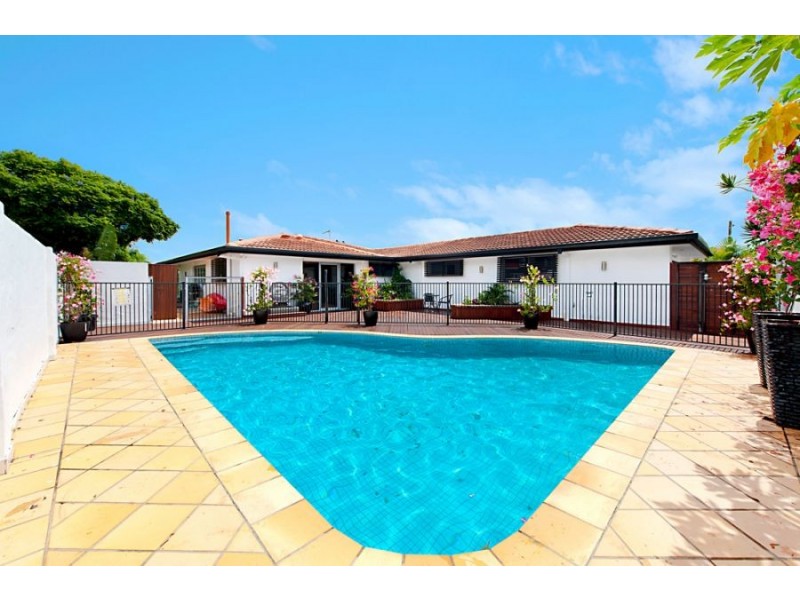 41 Allambi Avenue, Broadbeach Waters QLD 4218