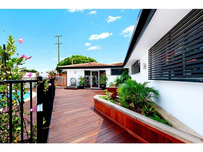 41 Allambi Avenue, Broadbeach Waters QLD 4218