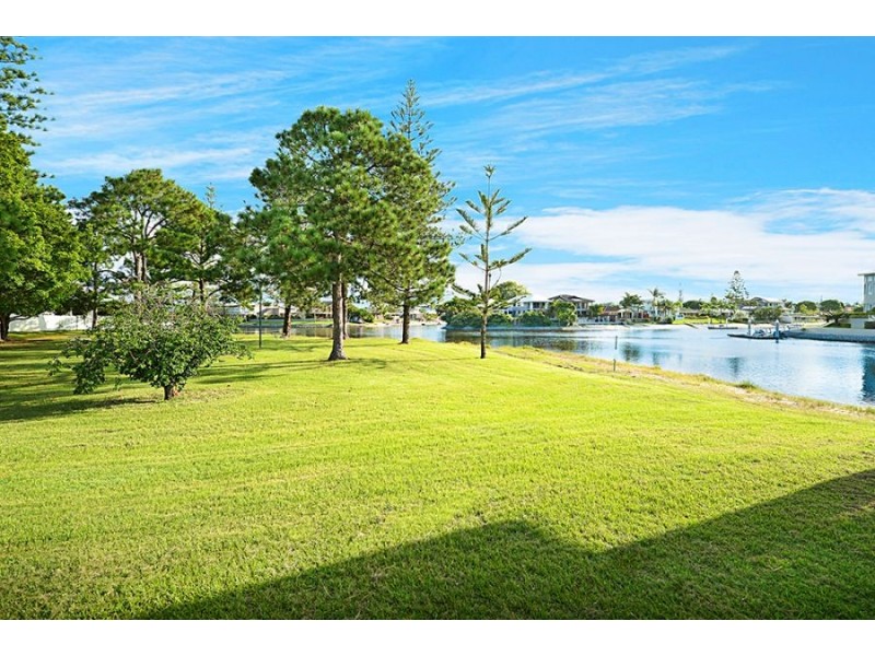 41 Allambi Avenue, Broadbeach Waters QLD 4218