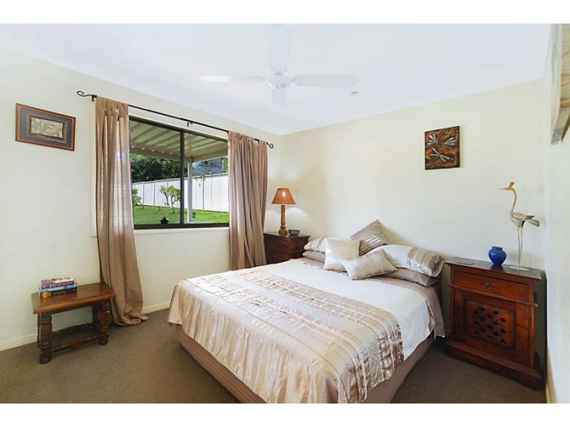 9 Respall Way, Arundel QLD 4214