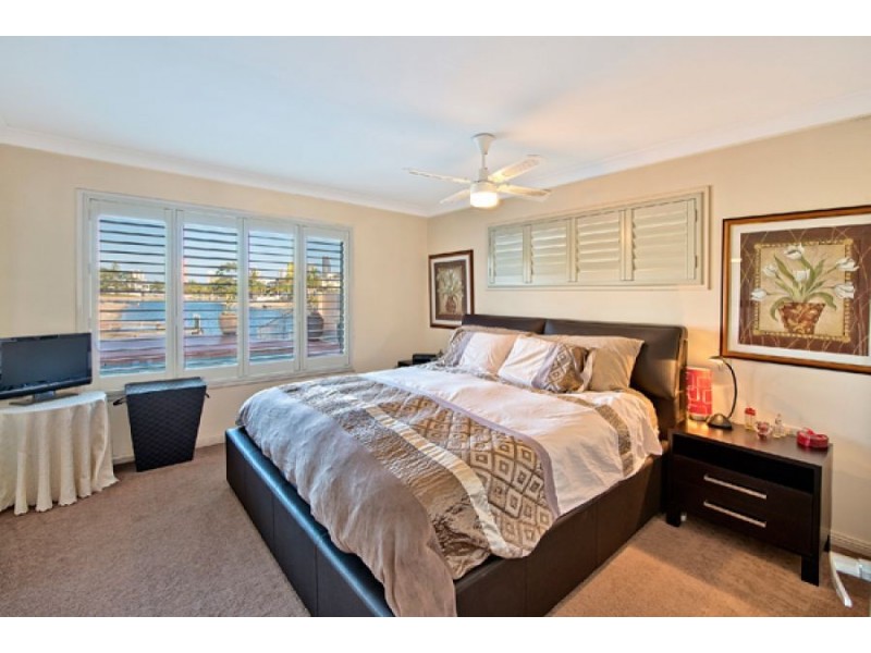 42 Rio Vista Boulevard, Broadbeach Waters QLD 4218