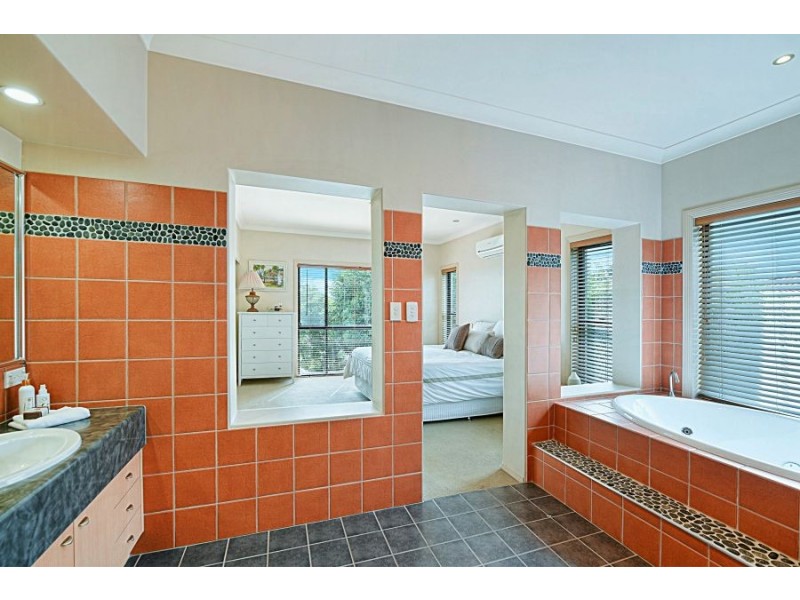 3 Avisford Court, Arundel QLD 4214