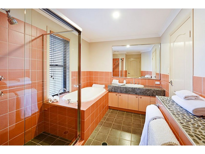 3 Avisford Court, Arundel QLD 4214