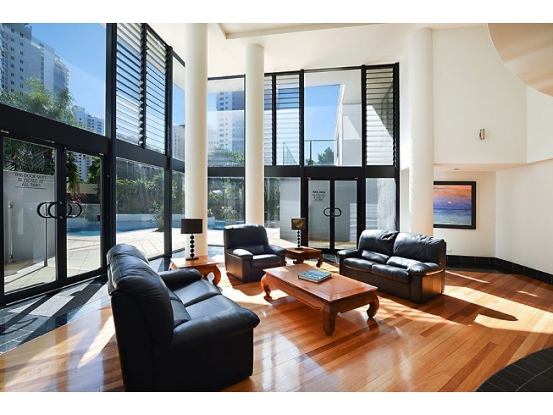 2a/19 Peak Avenue, Main Beach QLD 4217