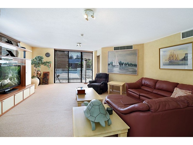 2a/19 Peak Avenue, Main Beach QLD 4217