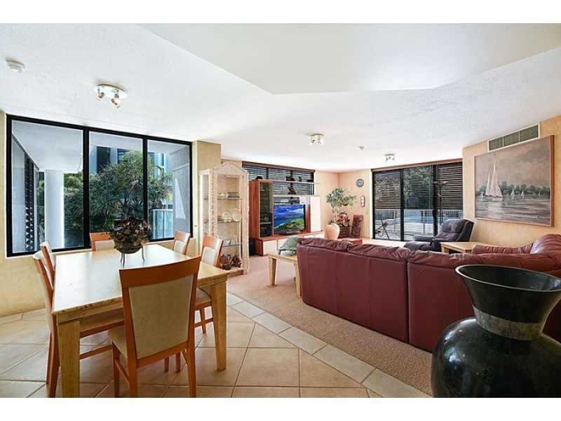 2a/19 Peak Avenue, Main Beach QLD 4217