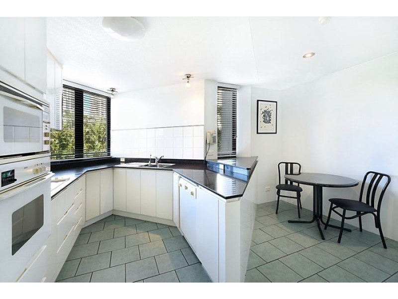2a/19 Peak Avenue, Main Beach QLD 4217