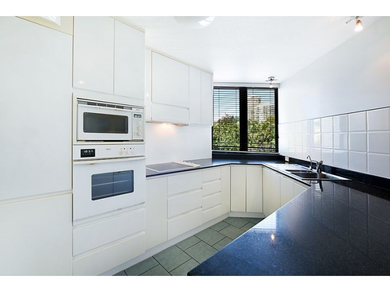 2a/19 Peak Avenue, Main Beach QLD 4217