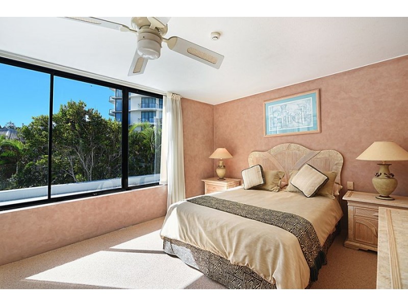 2a/19 Peak Avenue, Main Beach QLD 4217