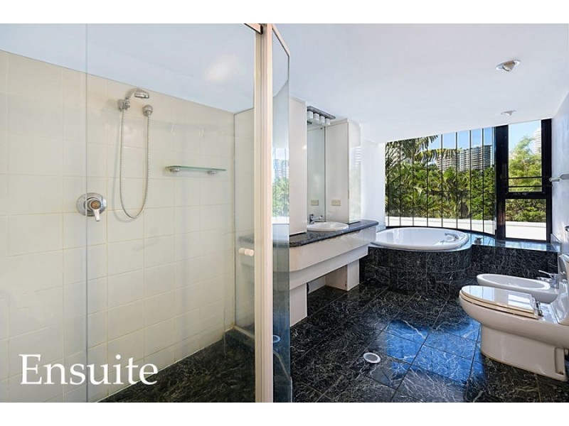 2a/19 Peak Avenue, Main Beach QLD 4217