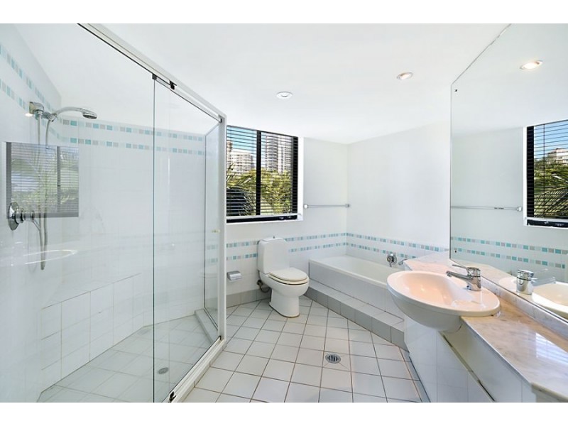 2a/19 Peak Avenue, Main Beach QLD 4217