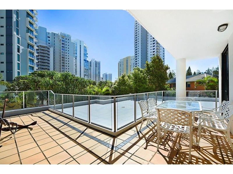 2a/19 Peak Avenue, Main Beach QLD 4217