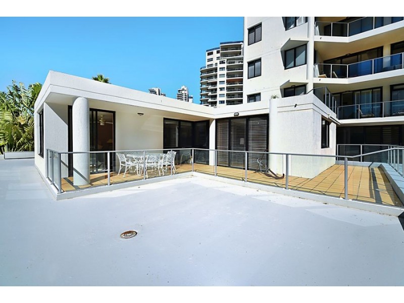 2a/19 Peak Avenue, Main Beach QLD 4217