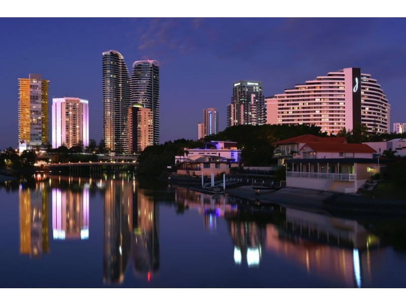 3 Andrea Avenue, Broadbeach Waters QLD 4218