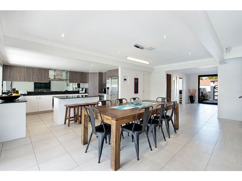 43 Surfers Avenue, Mermaid Waters QLD 4218