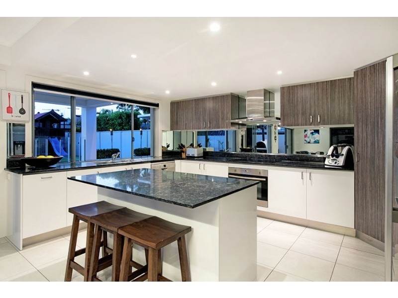 43 Surfers Avenue, Mermaid Waters QLD 4218