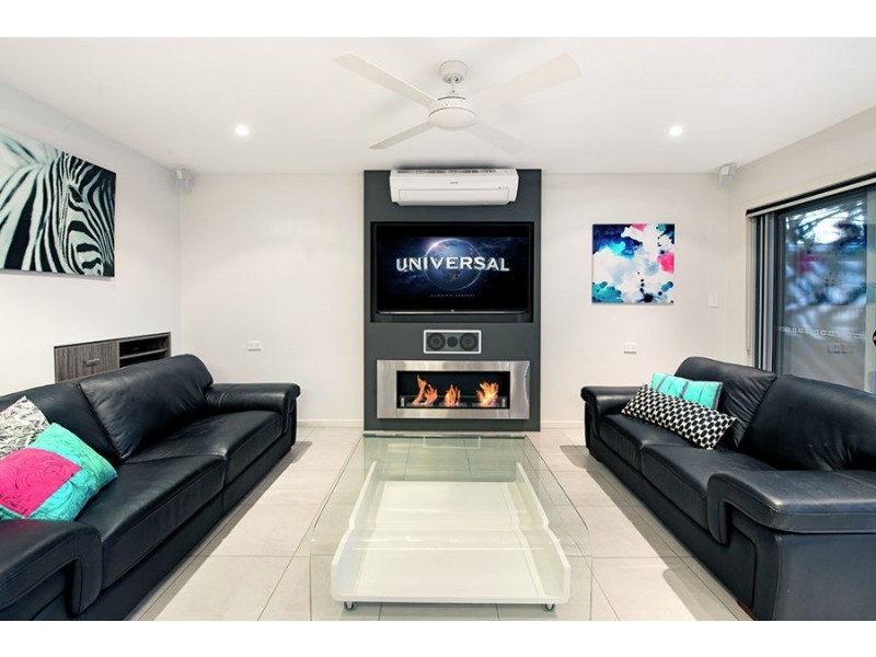 43 Surfers Avenue, Mermaid Waters QLD 4218