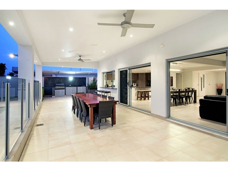43 Surfers Avenue, Mermaid Waters QLD 4218