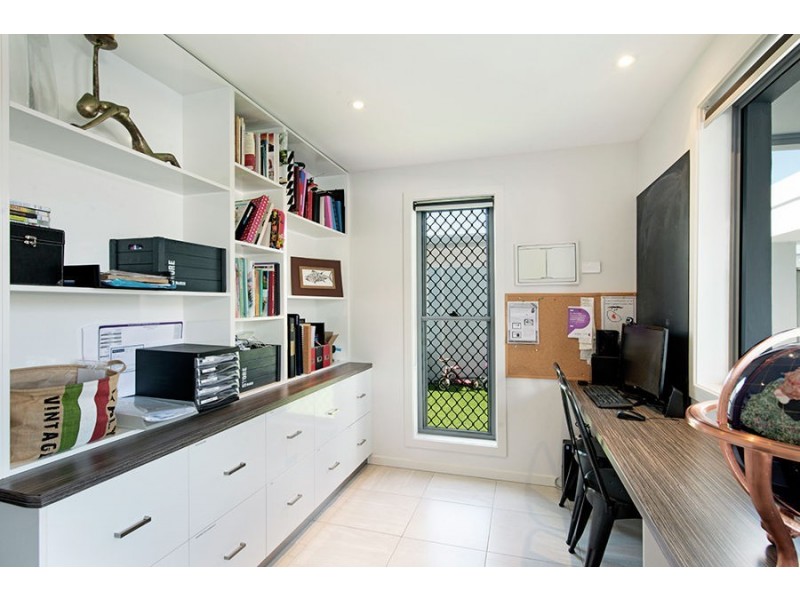 43 Surfers Avenue, Mermaid Waters QLD 4218