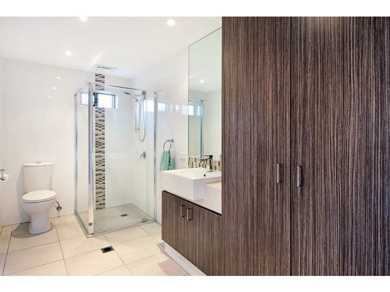 43 Surfers Avenue, Mermaid Waters QLD 4218